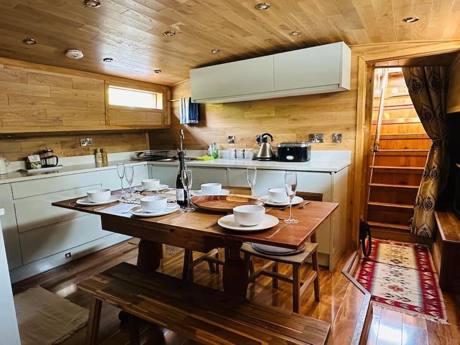 Unique Houseboat Experience I Central City Break York Eksteriør bilde